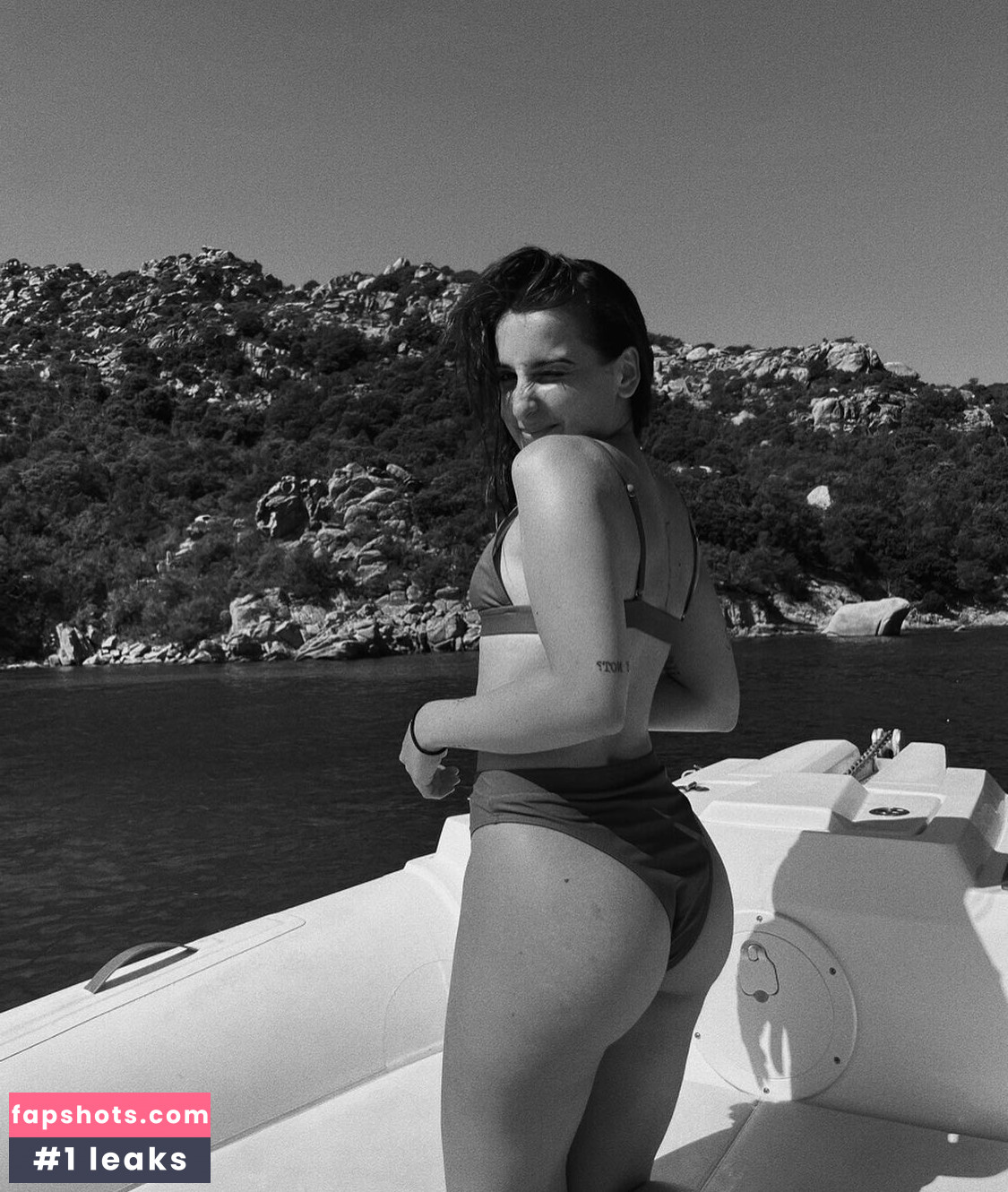 Apollinegrmz gallery photo #20