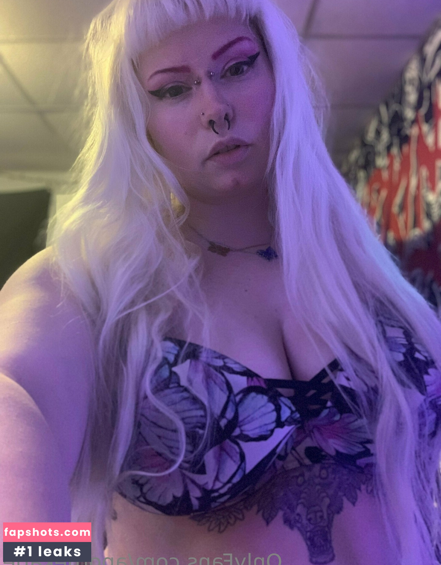 apothekatie nude babe gallery