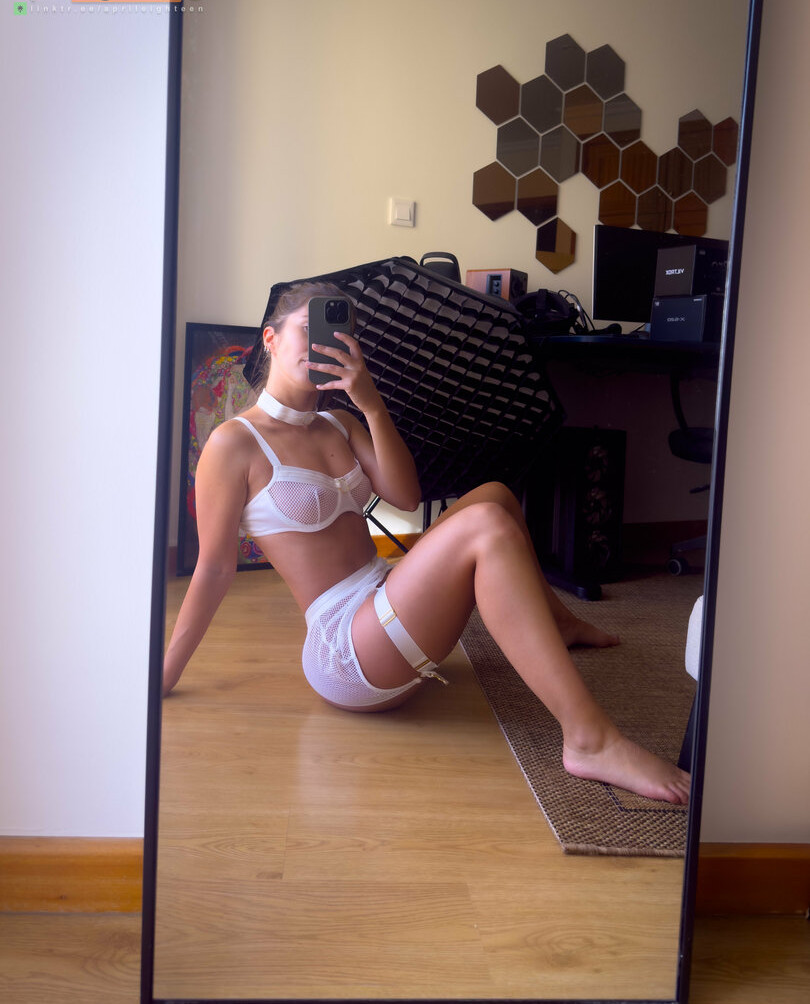 april-eighteen gallery photo #1188