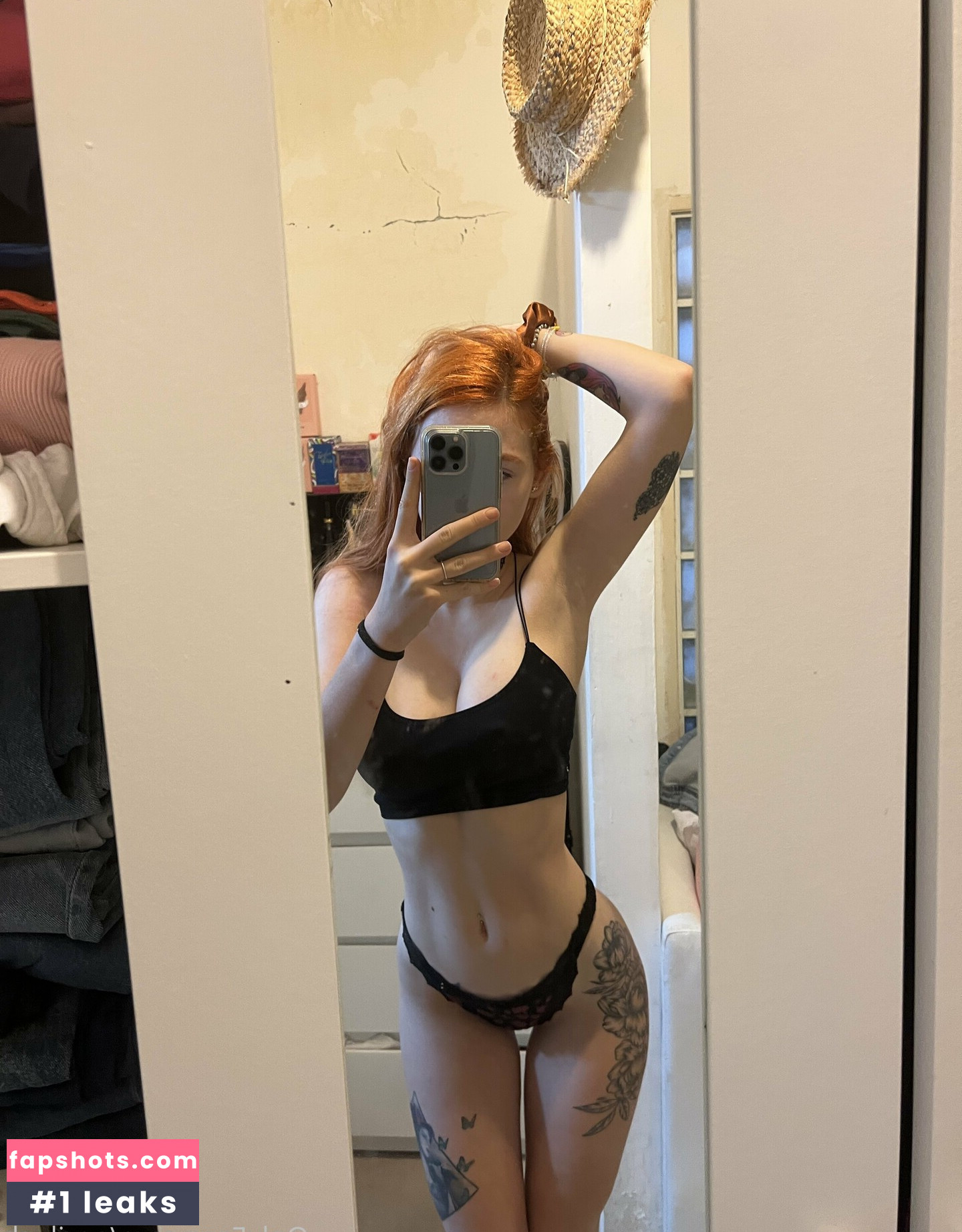 April Harel gallery photo #15