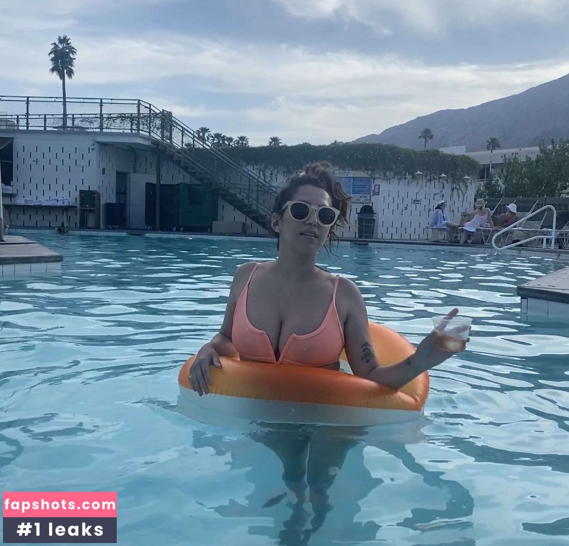 April O'Neil gallery photo #168