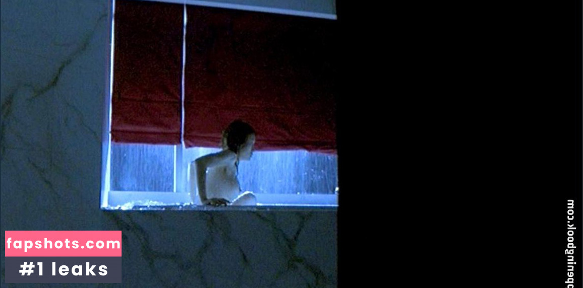 April Tung gallery photo #3