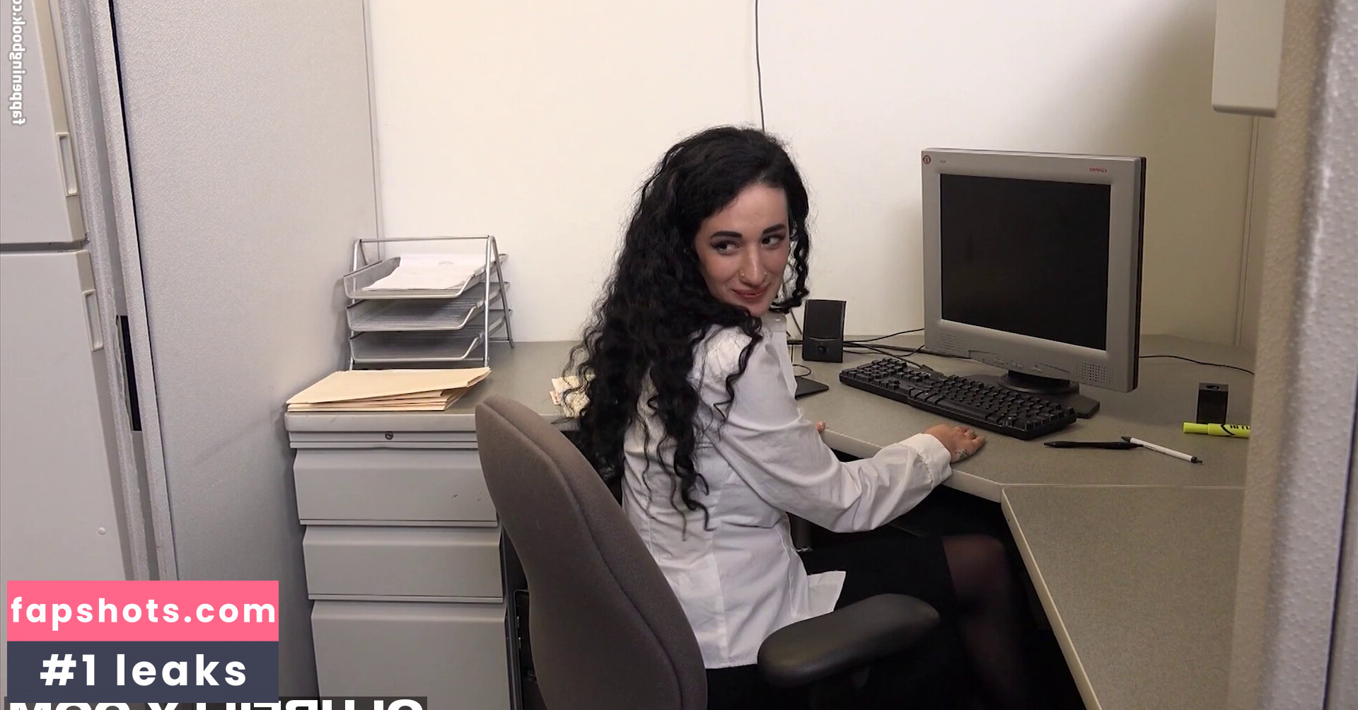 Arabelle Raphael gallery photo #2