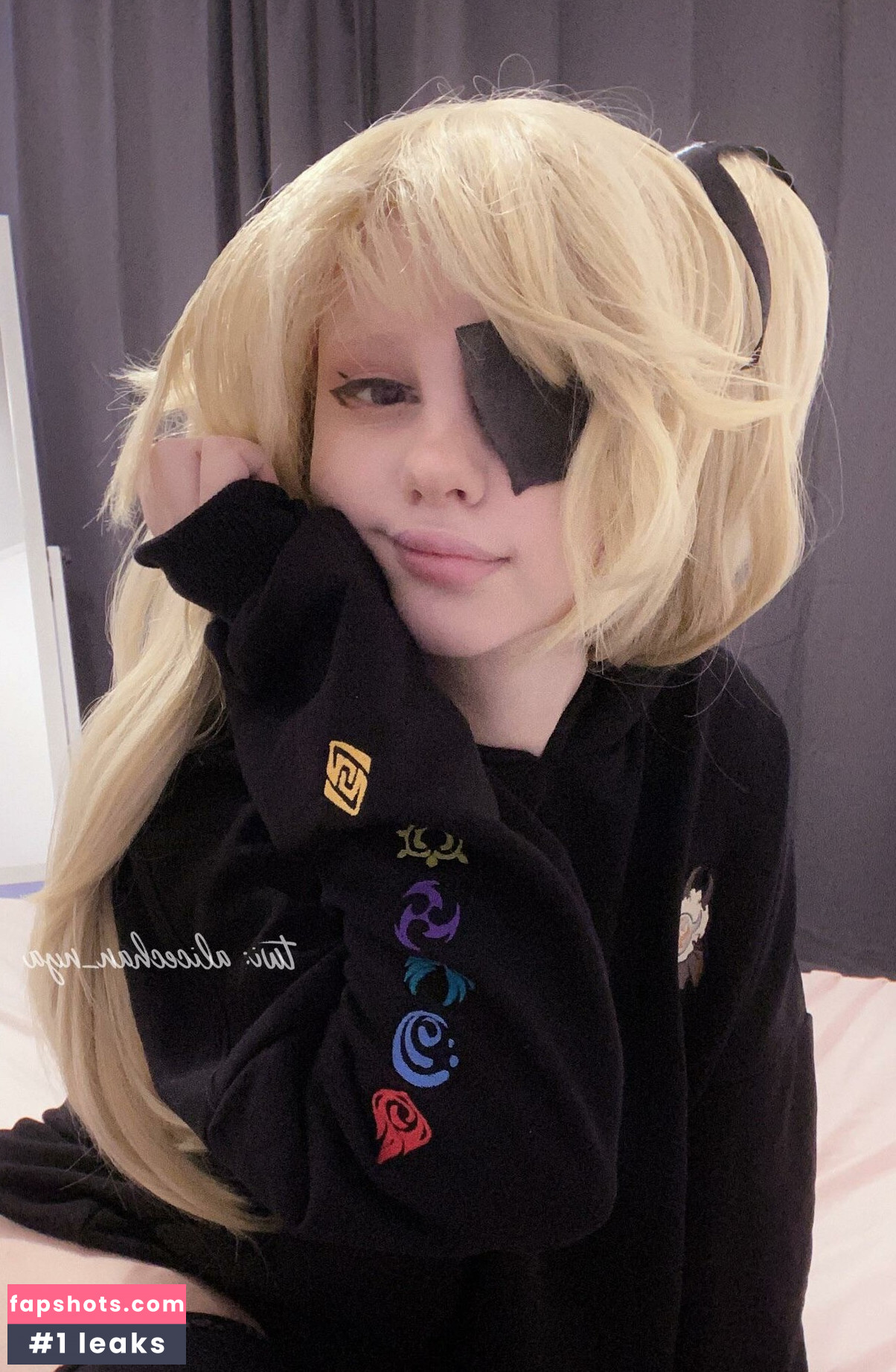 Araivun nude babe gallery