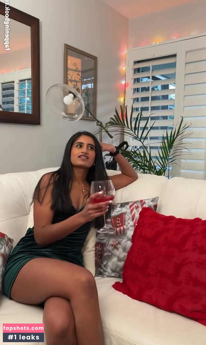 Arasha Lalani gallery photo #26