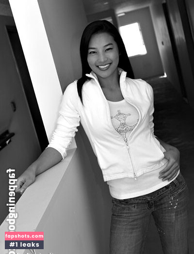 Arden Cho gallery photo #23