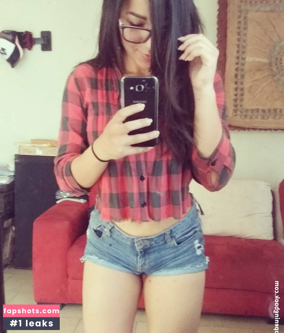 Arely Walle gallery photo #18