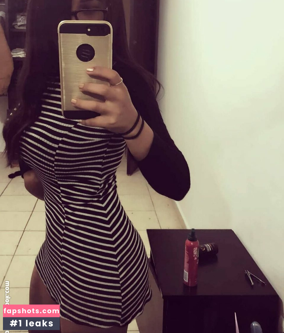 Arely Walle gallery photo #38