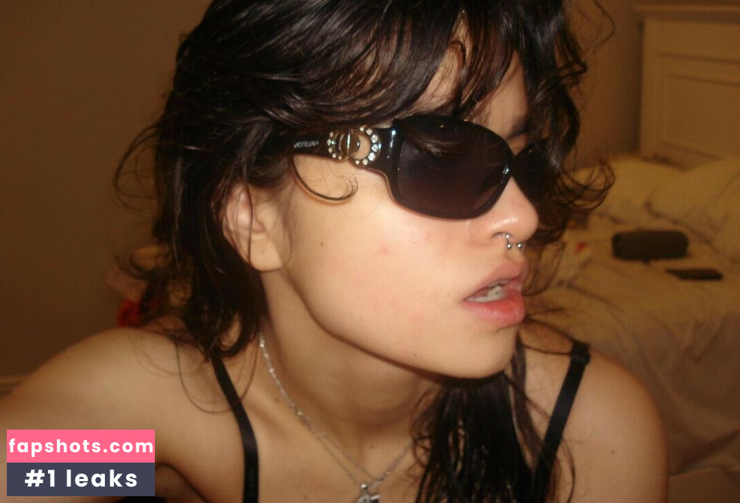 Ari Abdul nude babe gallery