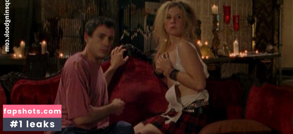 Ari Graynor gallery photo #19