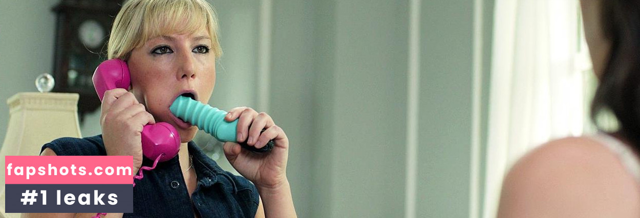 Ari Graynor gallery photo #29