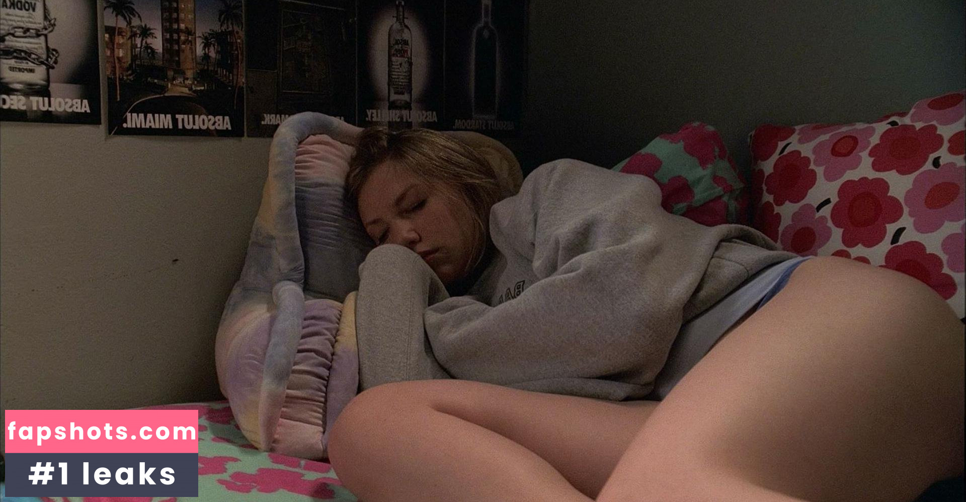 Ari Graynor gallery photo #31