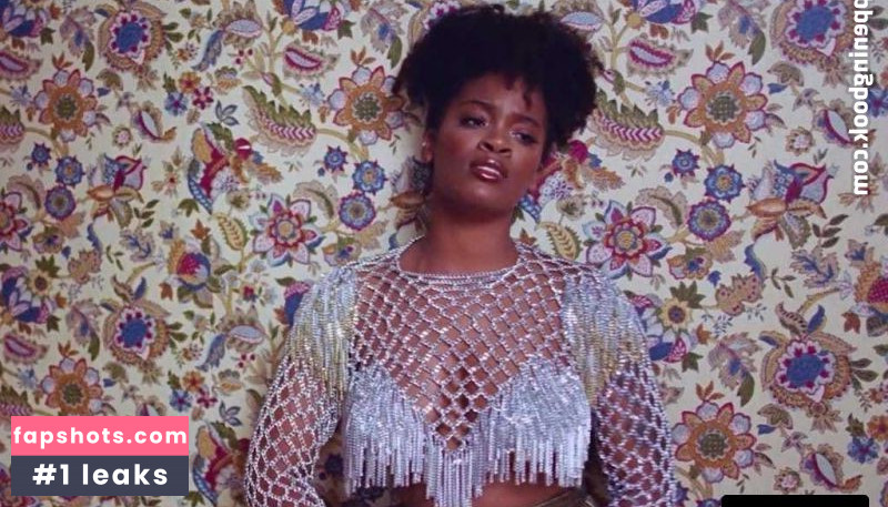 Ari Lennox gallery photo #16