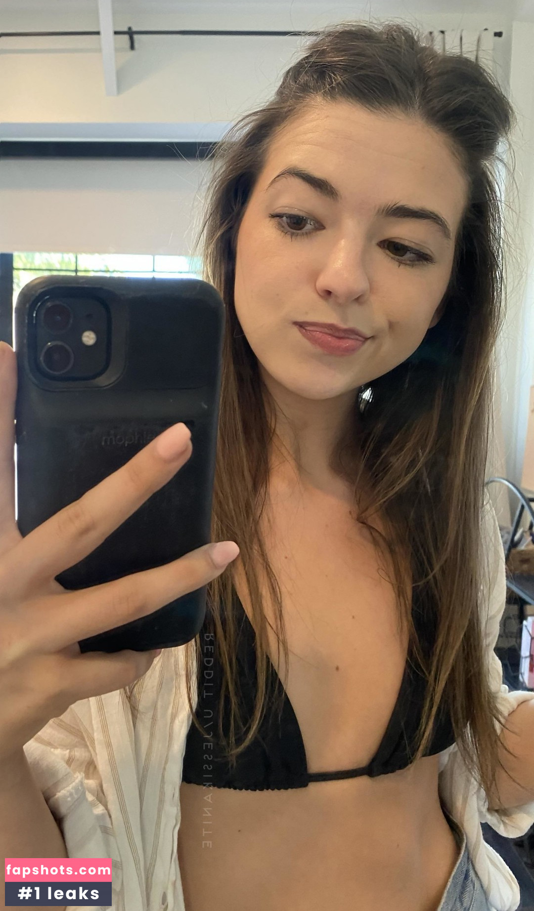 Ari gallery photo #11