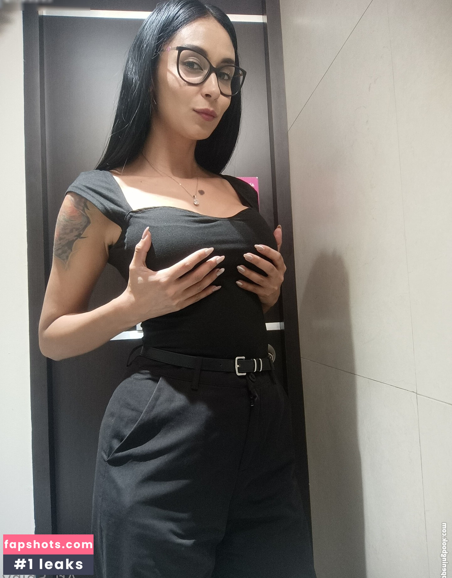 Ari_Shiny gallery photo #3