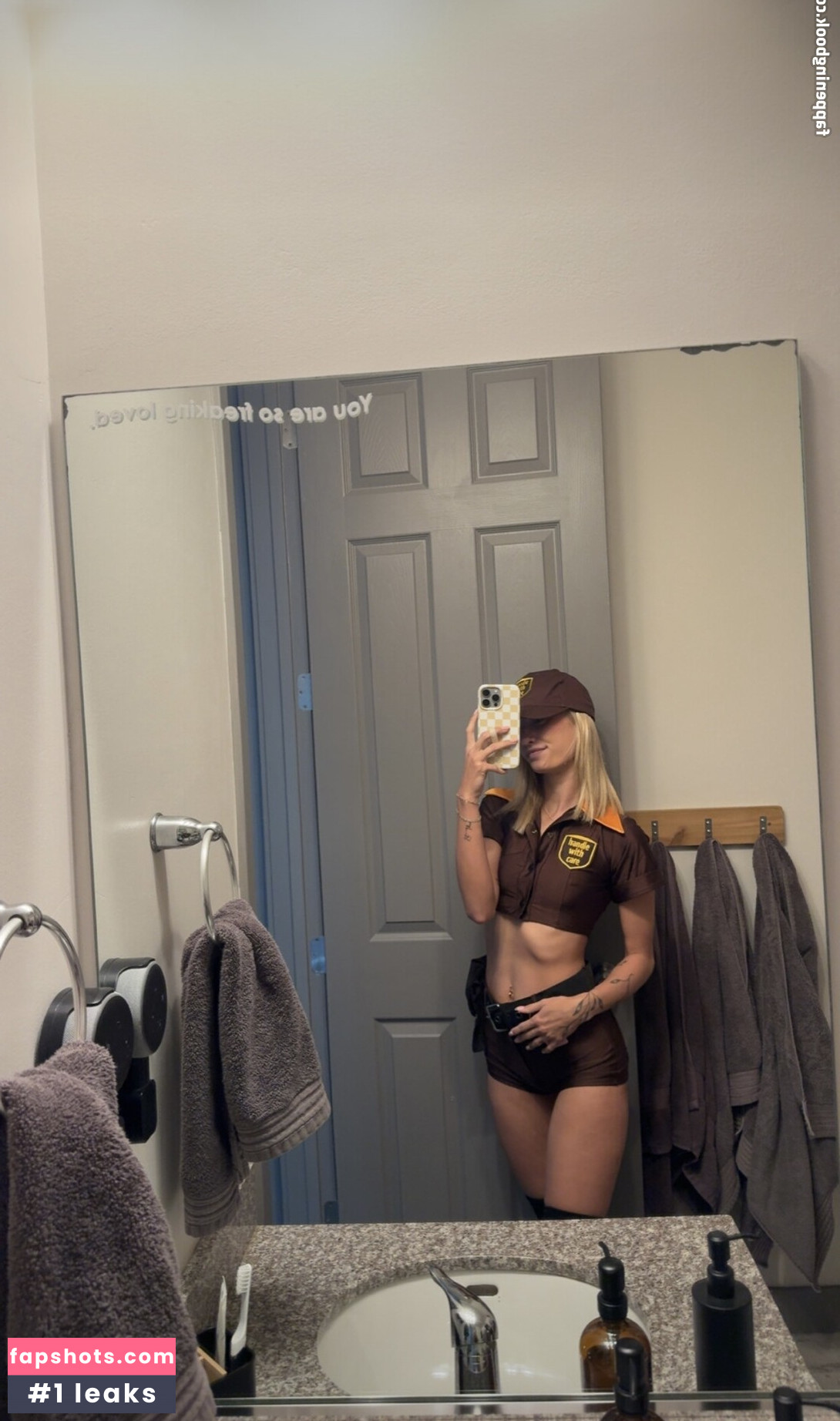 Aria Adams gallery photo #3