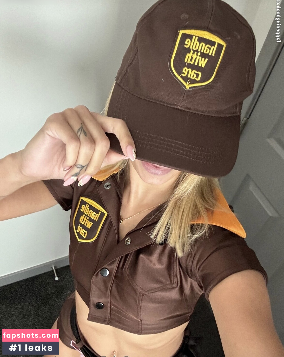 Aria Adams gallery photo #4