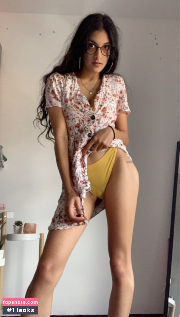 Aria Khan gallery photo #29