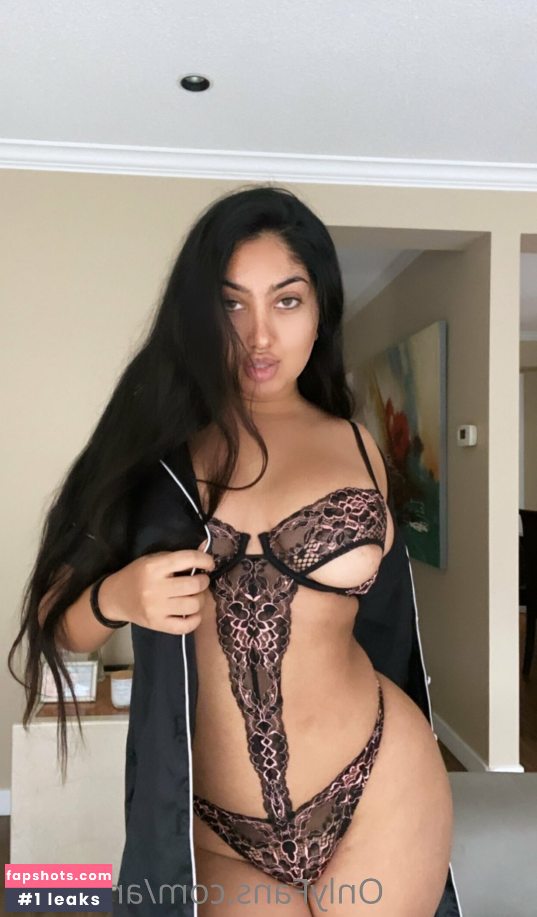 Ariana Sayani gallery photo #14