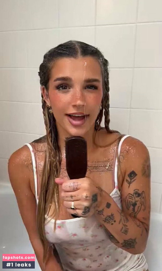 Ariel Danyluk gallery photo #6