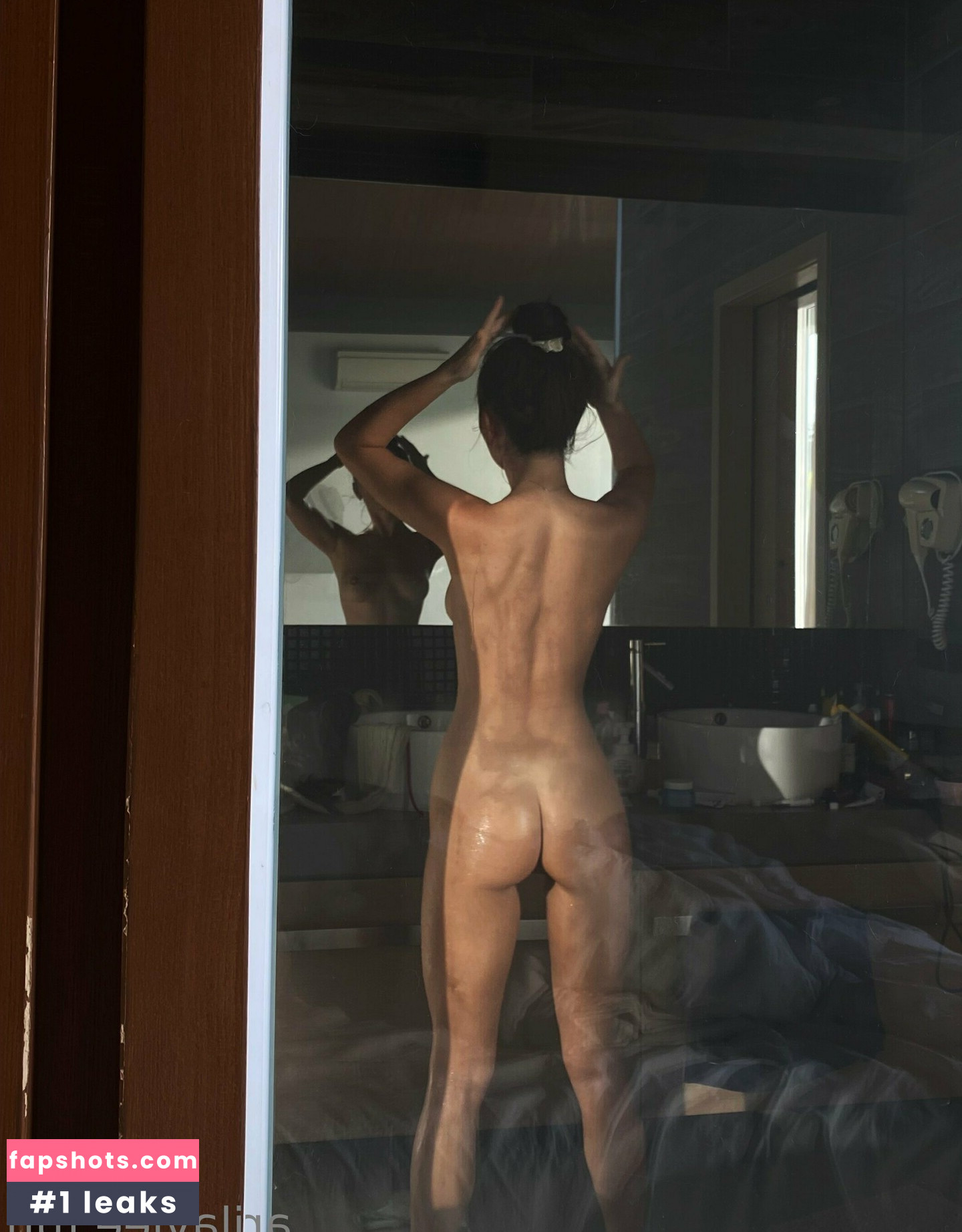 Ariel Next Door gallery photo #128