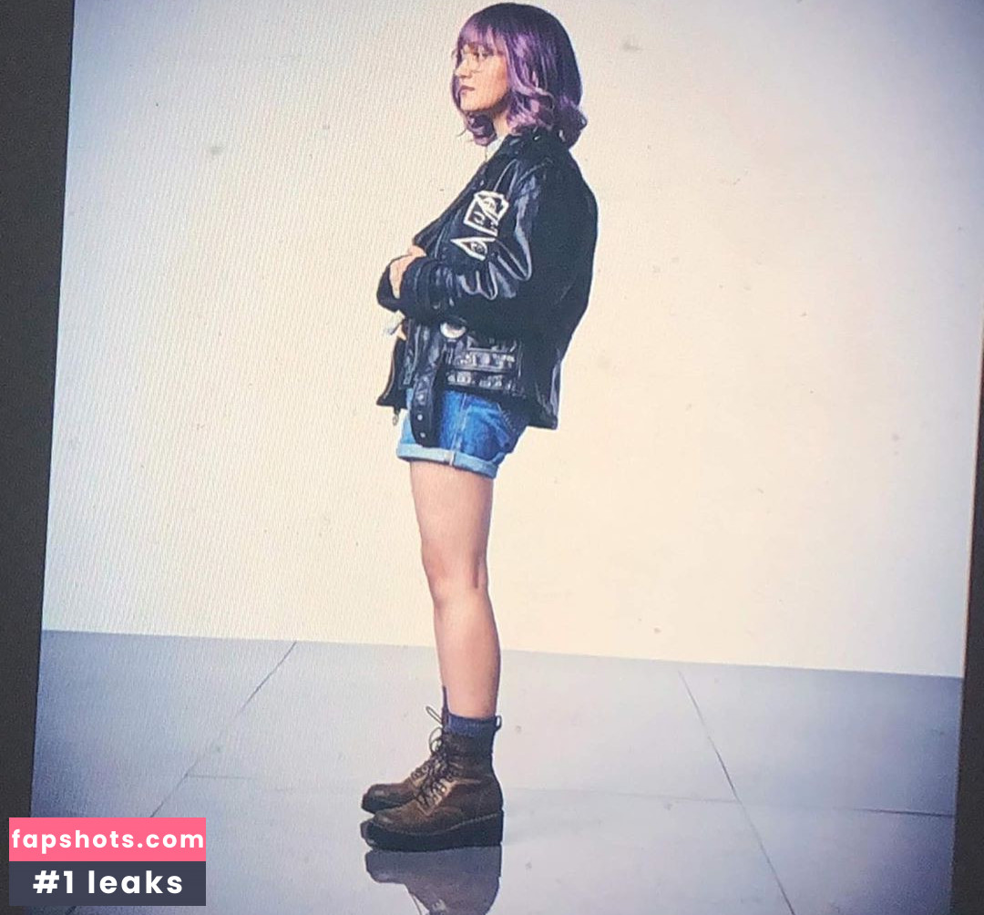 Ariela Barer gallery photo #2