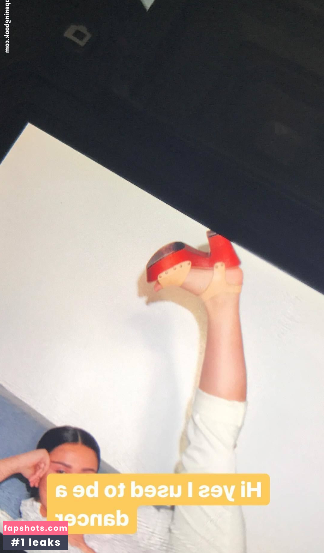 Ariela Barer gallery photo #14