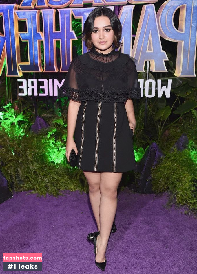 Ariela Barer gallery photo #19