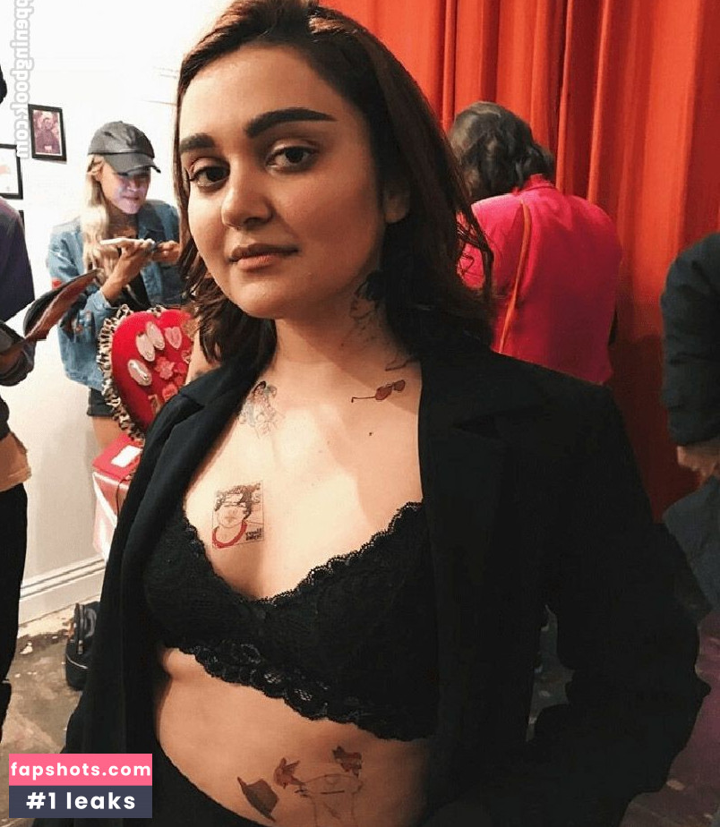 Ariela Barer gallery photo #24