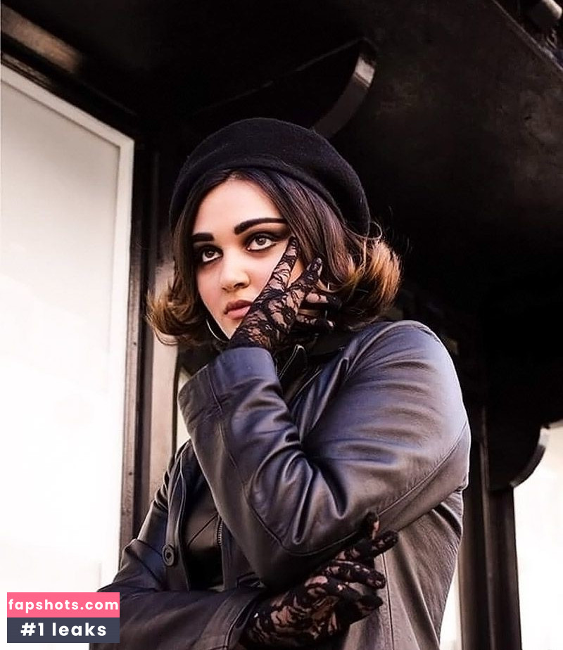 Ariela Barer gallery photo #28