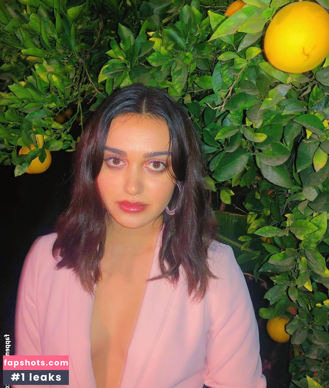 Ariela Barer gallery photo #4
