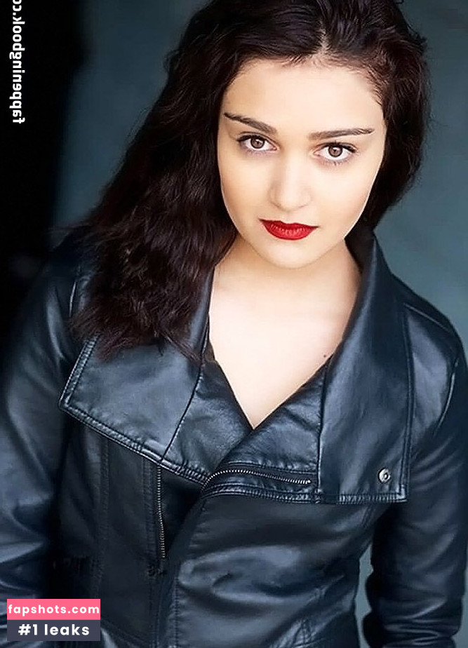 Ariela Barer gallery photo #33