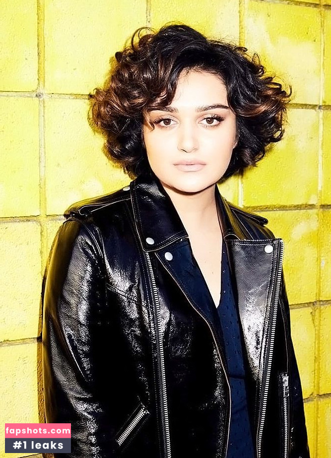 Ariela Barer gallery photo #34