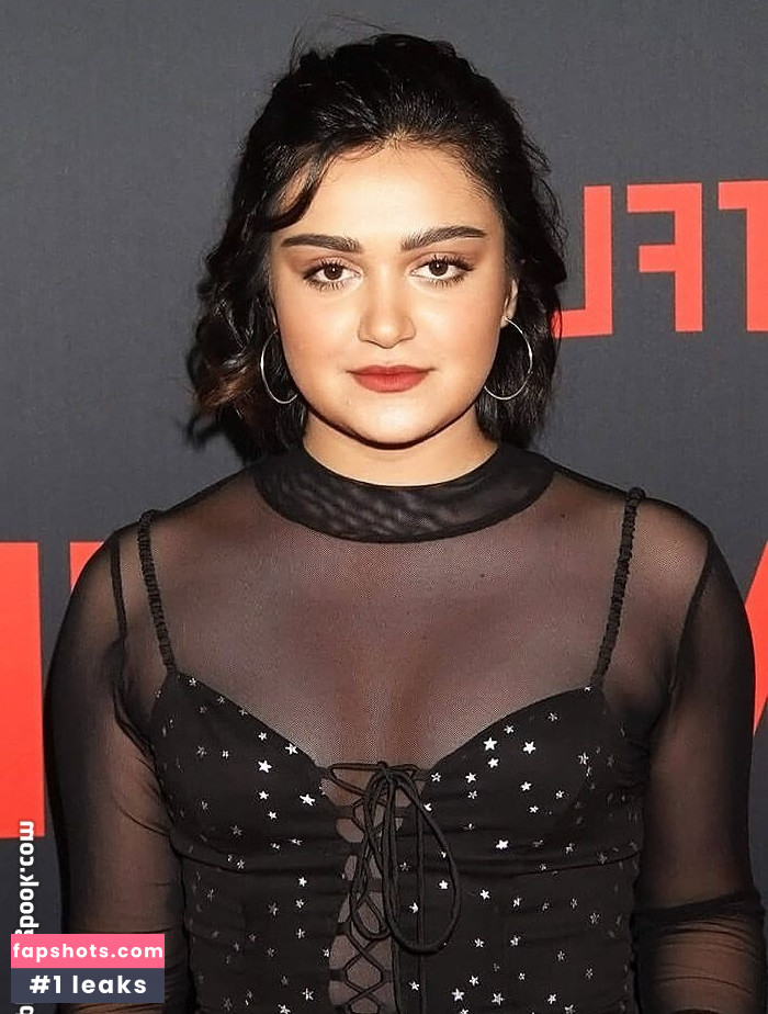 Ariela Barer gallery photo #36