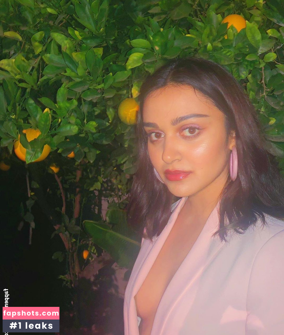 Ariela Barer gallery photo #5
