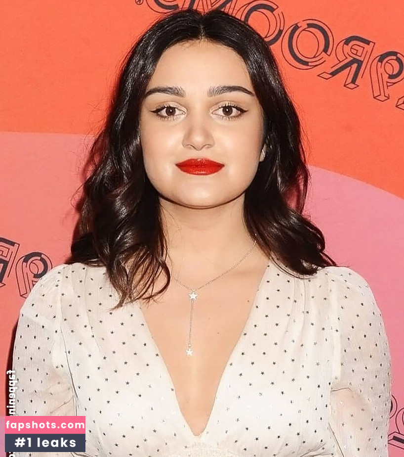 Ariela Barer gallery photo #41