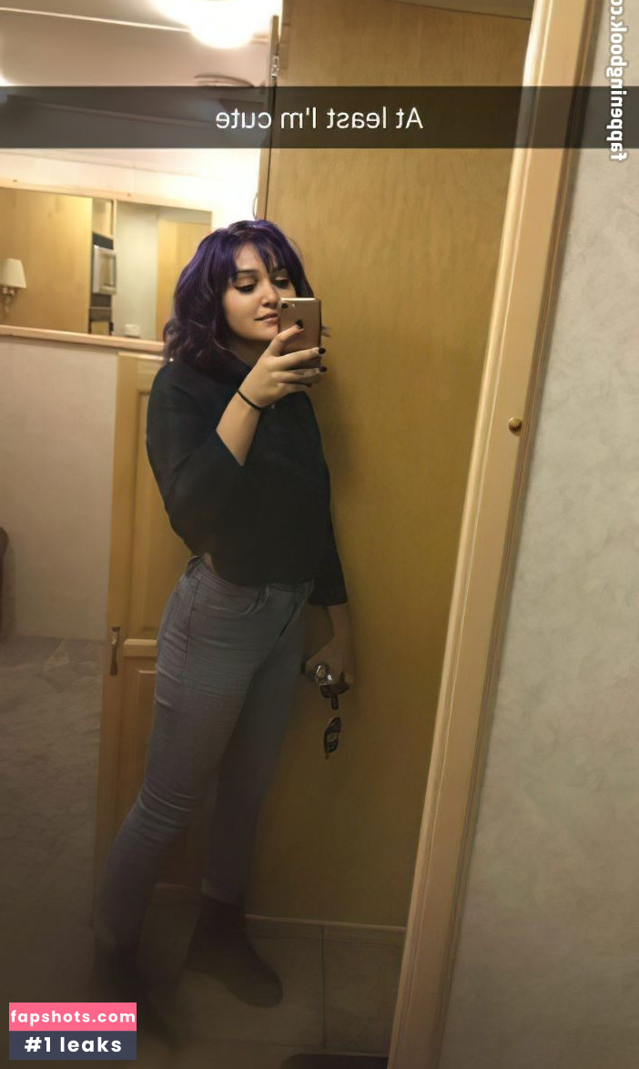 Ariela Barer gallery photo #45