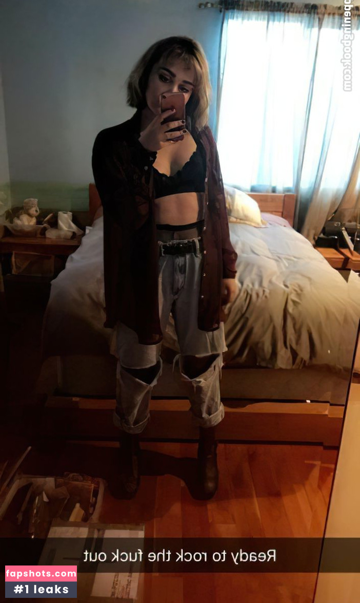 Ariela Barer gallery photo #46