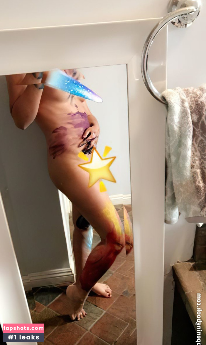 Ariela Barer gallery photo #47