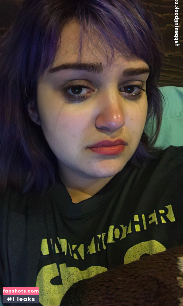 Ariela Barer gallery photo #52