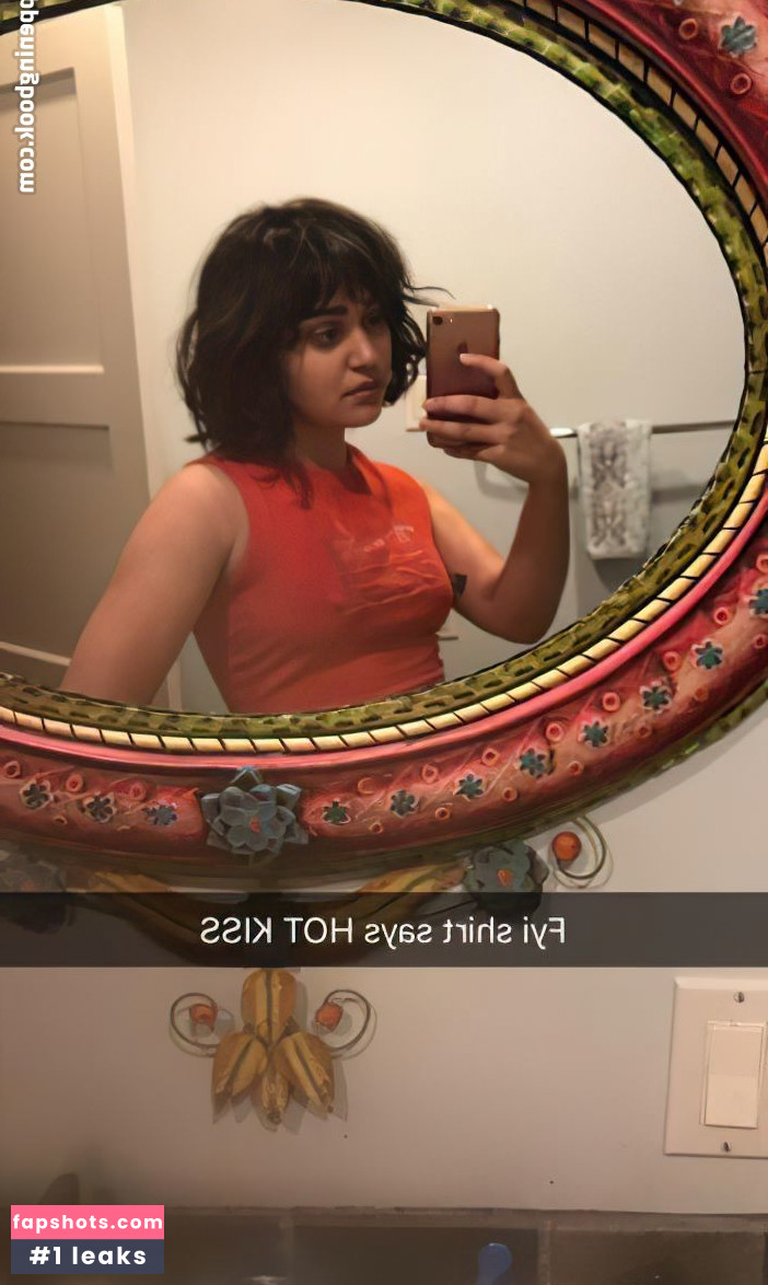 Ariela Barer gallery photo #53