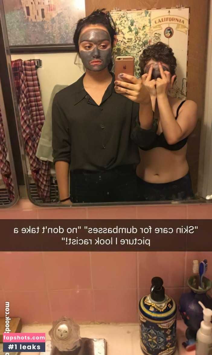 Ariela Barer gallery photo #55