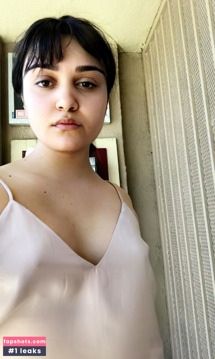 Ariela Barer gallery photo #56