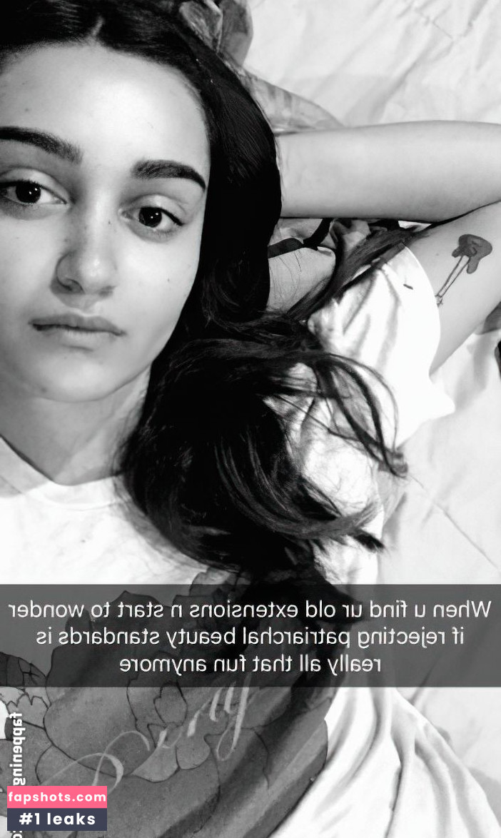 Ariela Barer gallery photo #60