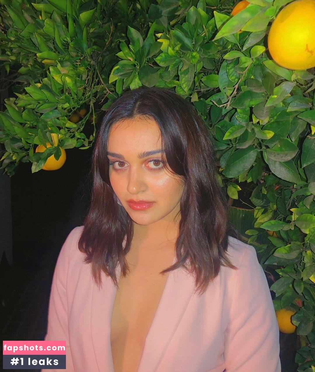 Ariela Barer gallery photo #7