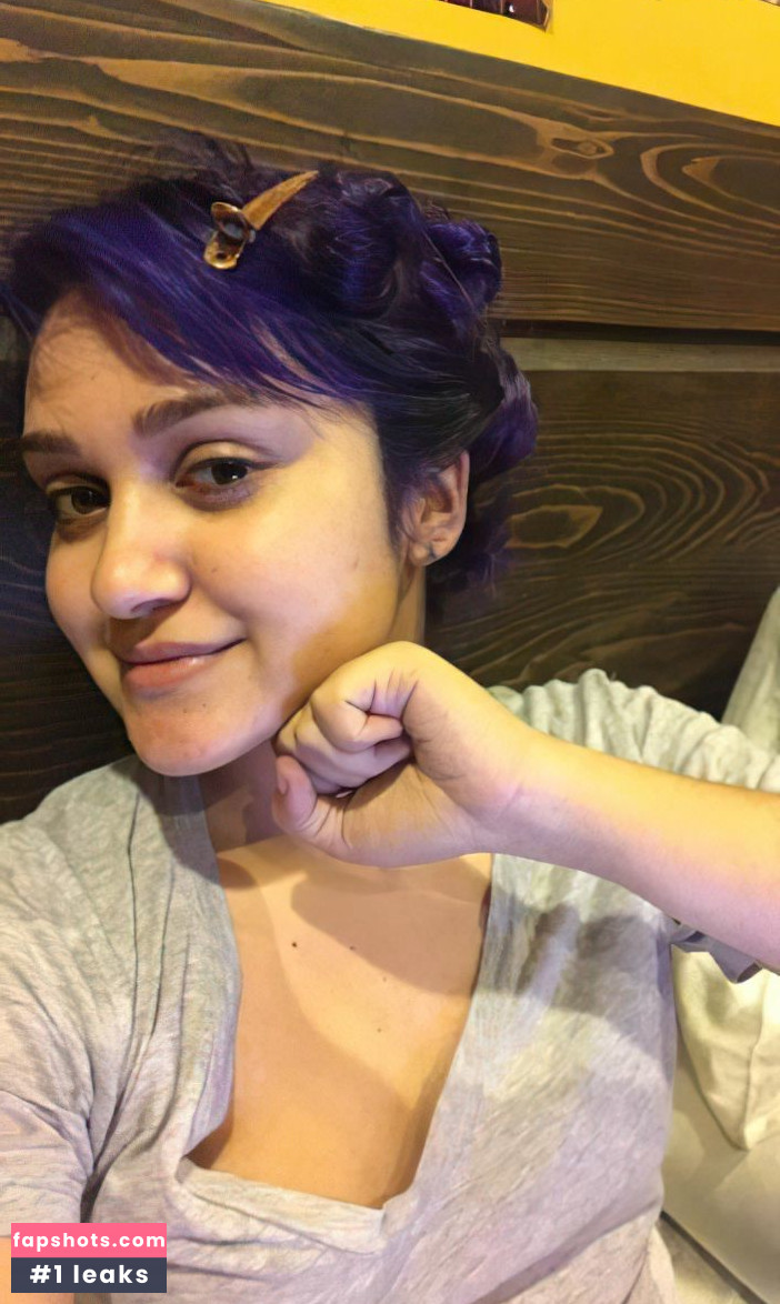 Ariela Barer gallery photo #61