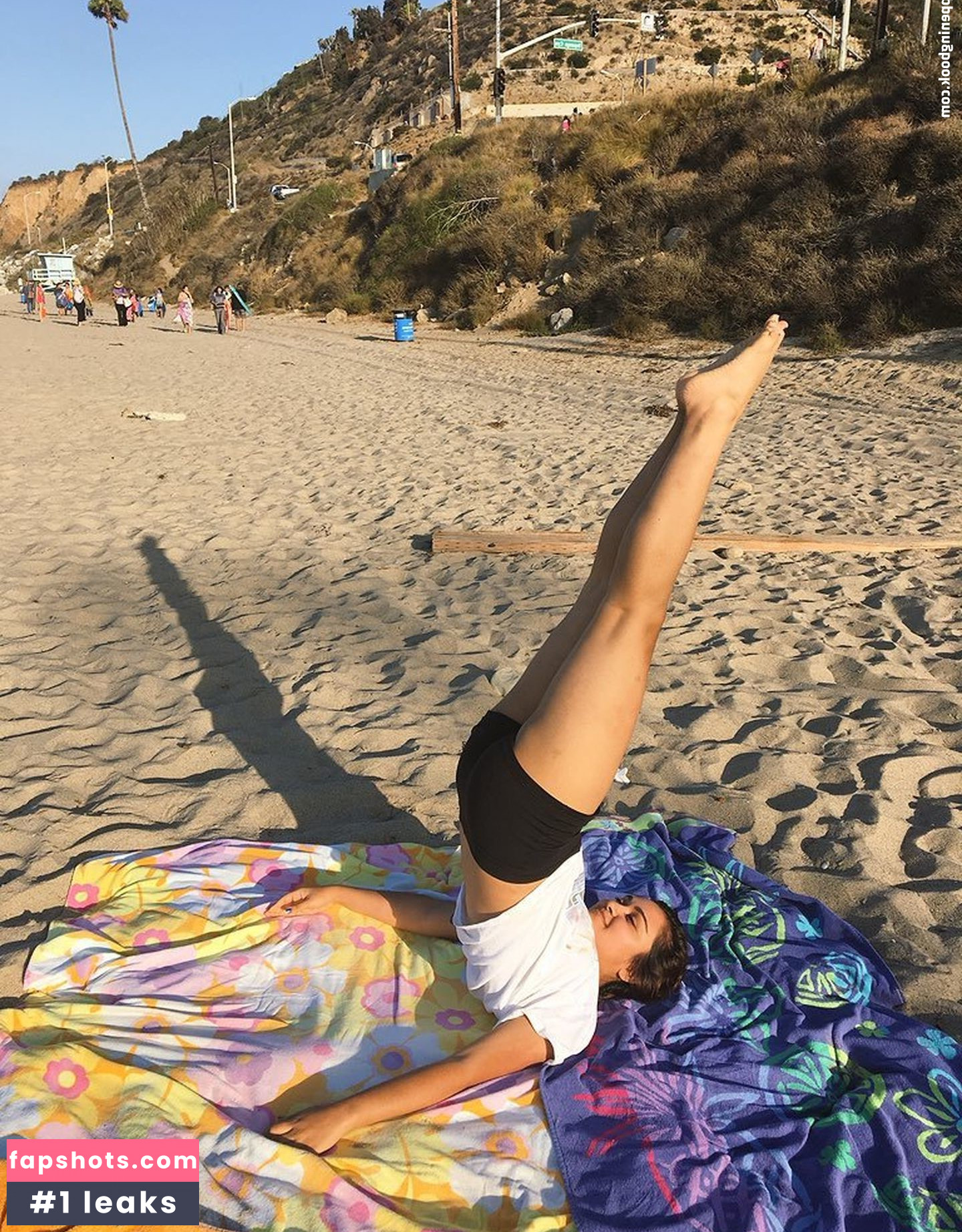 Ariela Barer gallery photo #69