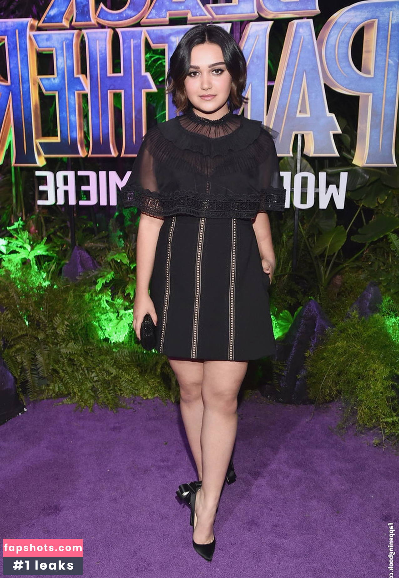 Ariela Barer gallery photo #80