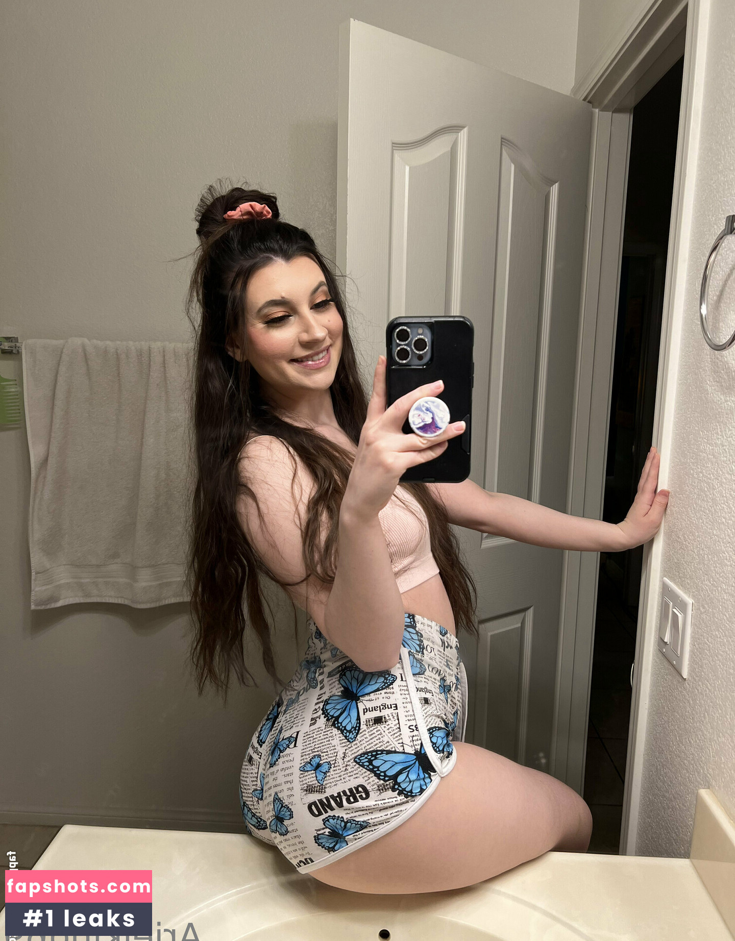 arielking69 gallery photo #10