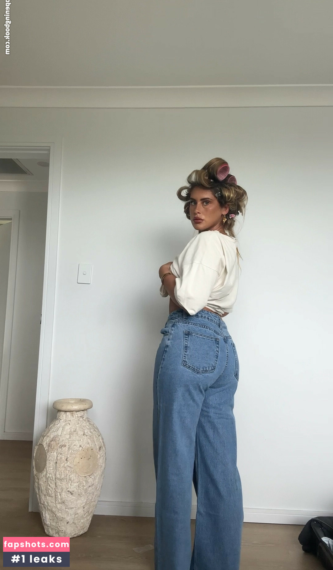 Ariella Nyssa gallery photo #2